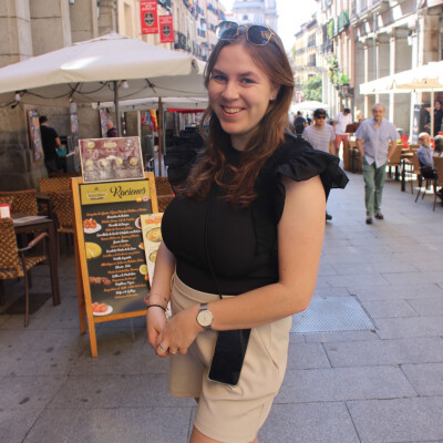 Naine zoekt een Kamer / Studio in Rotterdam