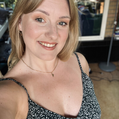 Paula zoekt een Kamer / Studio / Appartement / Huurwoning / Woonboot in Rotterdam