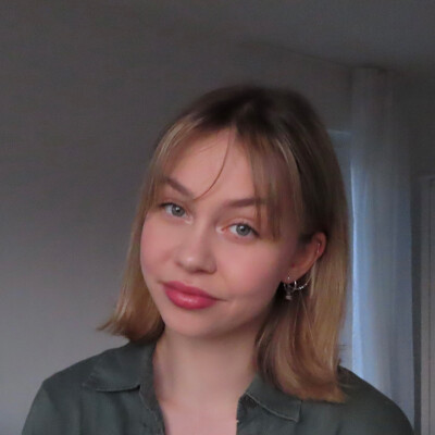 Emily  zoekt een Kamer / Studio / Appartement / Huurwoning in Rotterdam