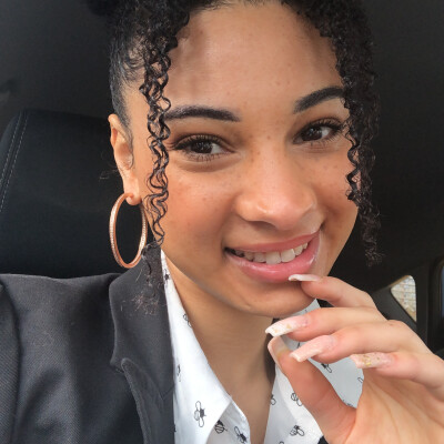 Tiffany  zoekt een Kamer / Studio / Appartement in Rotterdam