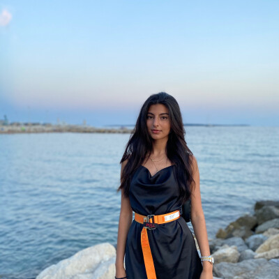 Elisar zoekt een Kamer / Studio / Appartement / Huurwoning in Rotterdam