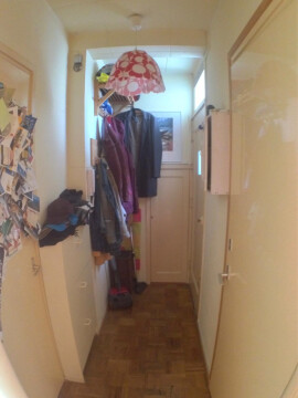 Hal met kapstok en schoenenkast