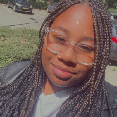 Shanti zoekt een Kamer / Studio / Appartement / Huurwoning in Rotterdam