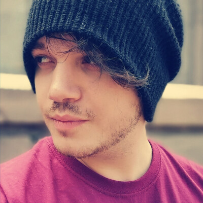 Rady zoekt een Kamer / Studio / Appartement in Rotterdam