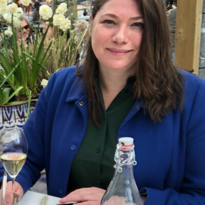 Martine  zoekt een Kamer / Studio / Appartement / Huurwoning in Rotterdam