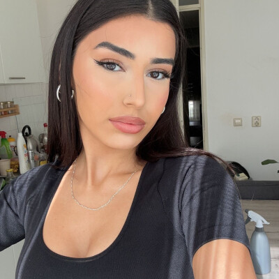 Ela zoekt een Kamer / Studio / Appartement in Rotterdam