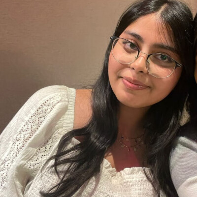 Naomi  zoekt een Kamer / Studio / Appartement in Rotterdam