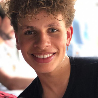 Ezra  zoekt een Kamer / Studio / Huurwoning in Rotterdam