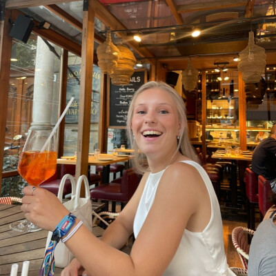 Lorijn zoekt een Kamer / Studio / Appartement in Rotterdam