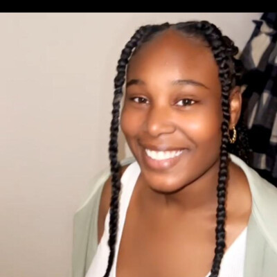 Angela zoekt een Kamer / Studio in Rotterdam