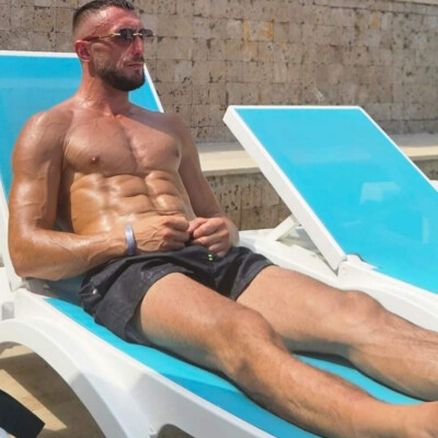 Ömer Faruk zoekt een Kamer / Studio / Appartement / Huurwoning in Rotterdam